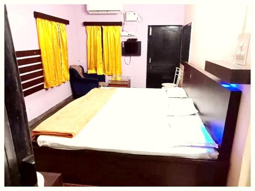 Postel nebo postele na pokoji v ubytování Hotel PVR inn Bhubaneswar- Near railway station with Premium facility#Top Rated Hotel Inn Bhubaneswar