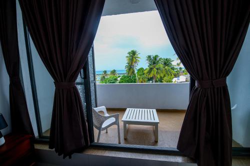 Un balcon sau o terasă la Harbour View Resort & Apartment