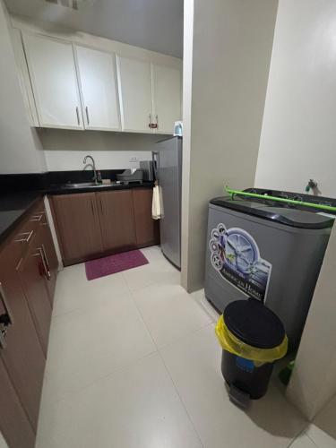 Кухня или мини-кухня в Stay-cation 150Newport Boulevard Southwing
