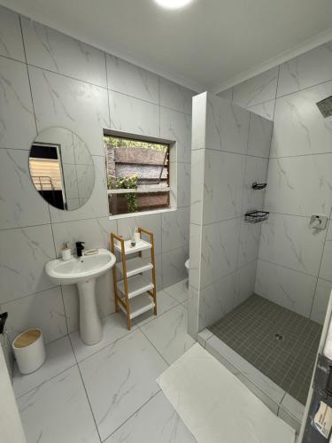 Ένα μπάνιο στο Tambo Touchdown Suites