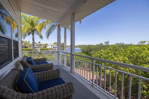 Μπαλκόνι ή βεράντα στο 6B Waterfront Game Room Pool Hot Tub Dock