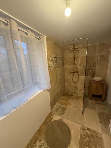 Ένα μπάνιο στο Renovated Alsatian house Maison Théless