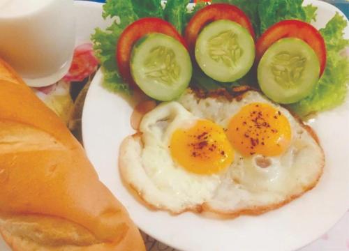 Φαγητό σε αυτό το δωμάτιο σε οικογενειακή κατοικία ή κάπου εκεί κοντά