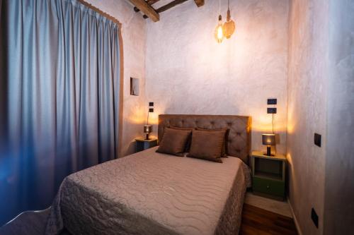 a bedroom with a bed with two lamps on it at Il cortile di Elen in Marsala