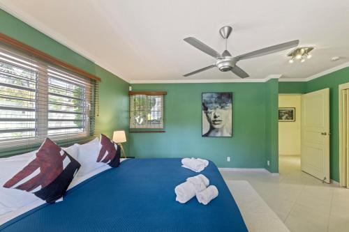 Una cama o camas en una habitación de Villa Verde · Pool · Guesthouse · Ping Pong