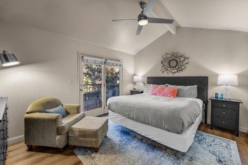 Ένα ή περισσότερα κρεβάτια σε δωμάτιο στο Enamored at Eagle Crest