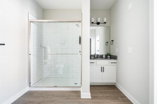 Un baño de Landing Apartments Palm Bay