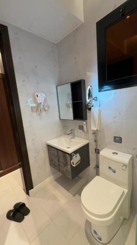 Ένα μπάνιο στο شاليهات منازل الشفا لبيوت العطلات