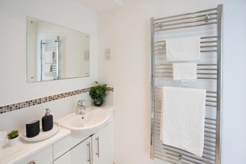 Et badeværelse på Central location minutes to Windsor and Heathrow