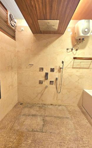 a shower in a bathroom with a shower at Sandra Suite Ranga illam in Tiruvannāmalai