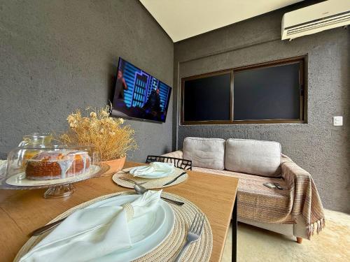 Χώρος καθιστικού στο MHV Milagres - Studio Guadalupe 05, quarto e sala privativo a poucos metros da Praia do Marceneiro