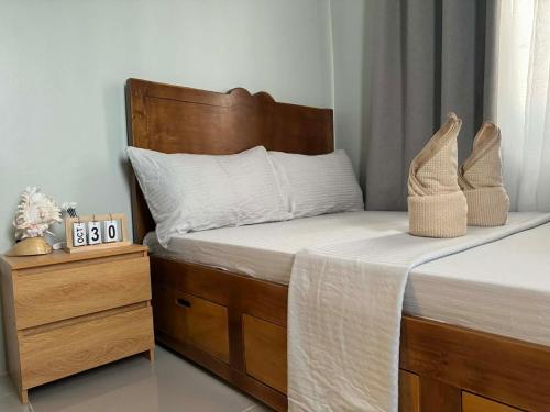 Ένα ή περισσότερα κρεβάτια σε δωμάτιο στο Elegant House 2-BR at Dahican Mati with Free Wi-Fi