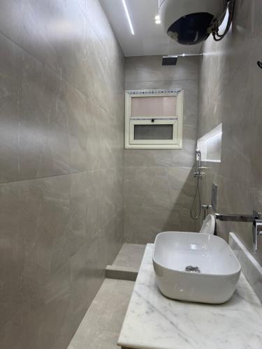 Ένα μπάνιο στο شقة فوق السحاب