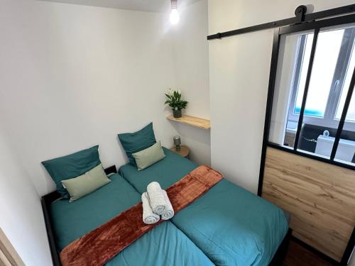 En eller flere senge i et værelse på Petit coin Cosy derrière la gare