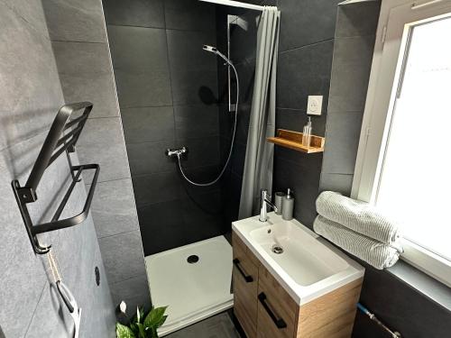 Et badeværelse på Petit coin Cosy derrière la gare