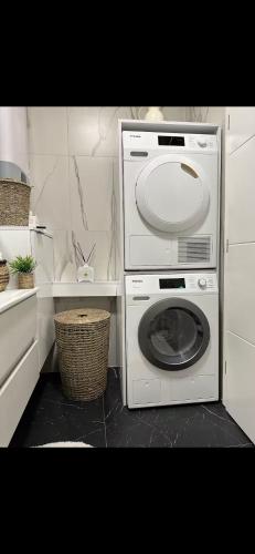 a washing machine and a washer in a kitchen at Sky Aslan Mostar in Mostar