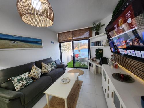 Et tv og/eller underholdning på Ocean Luxury Apartment