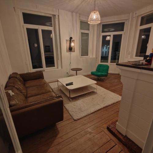 Appartement avec terrasse couverte jardinet 500m de la plage