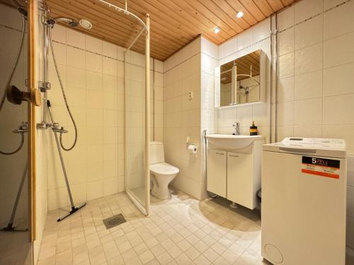 Ένα μπάνιο στο Saunallinen kaksio Lutakossa -Huippusijainti!