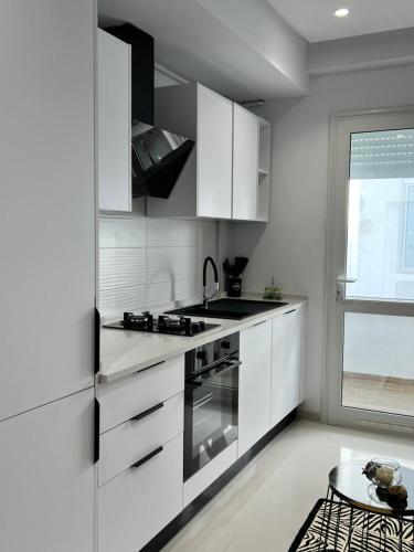 Η κουζίνα ή μικρή κουζίνα στο Appartement à louer