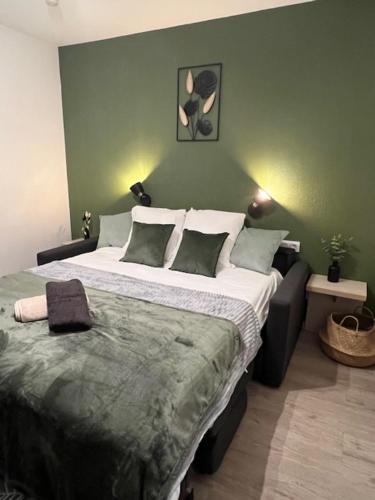 Ένα ή περισσότερα κρεβάτια σε δωμάτιο στο Studio Appart'Hôtel Gare TGV - 317