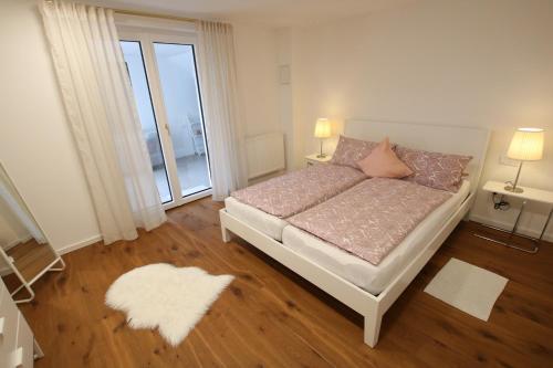 Postel nebo postele na pokoji v ubytování Schicke Ferienwohnung für 2