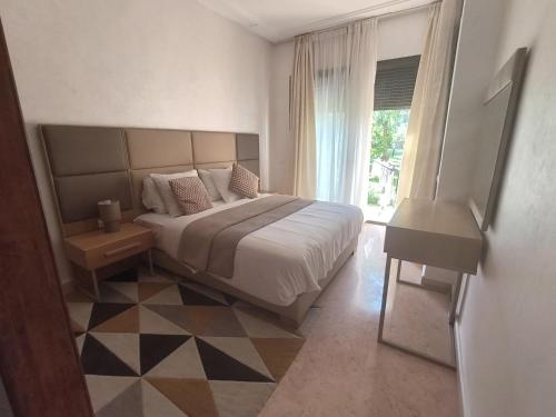 Un pat sau paturi într-o cameră la Rêve de MARRAKECH