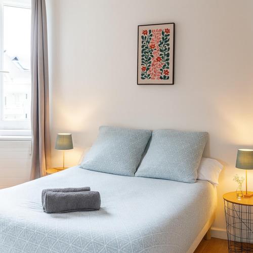 a bedroom with a bed with a towel on it at Studio moderne, cosy & lumineux Chez Suzanne in Angers