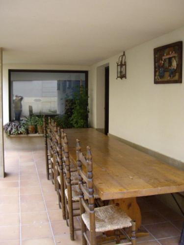 a large wooden table and chairs in a room at Casa Rural Rojanda in Elciego
