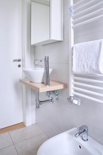 a bathroom with a white sink and a toilet at Dimora Castelli Free Parking in Marghera