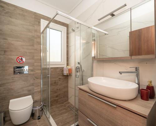 Ένα μπάνιο στο Saroné Villa