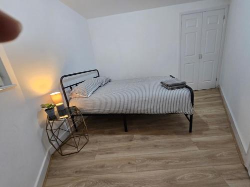 Postel nebo postele na pokoji v ubytování 2 bedrooms flat