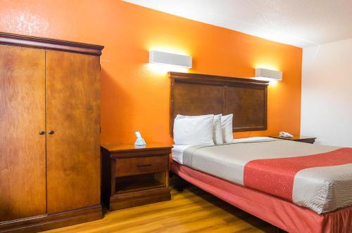 a hotel room with a bed and a dresser at Motel 6-Conyers, GA in Conyers