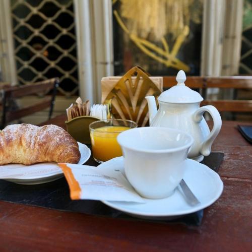 Đồ ăn tại/gần nhà khách