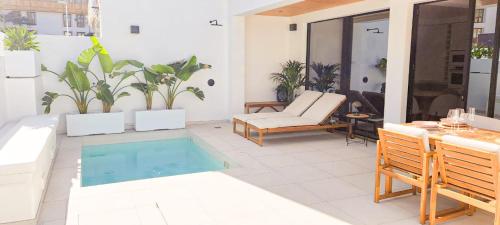 Swimmingpoolen hos eller tæt på Casa Fariones