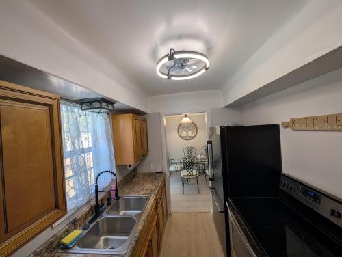 Η κουζίνα ή μικρή κουζίνα στο Hudson Oasis