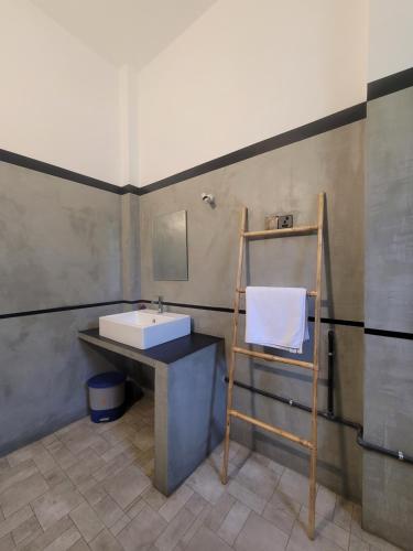 Ένα μπάνιο στο AfterFly