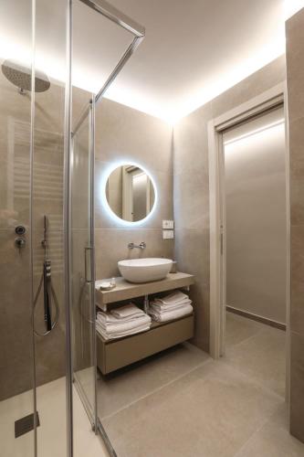 a bathroom with a sink and a mirror at Casetta Miranda in Naples