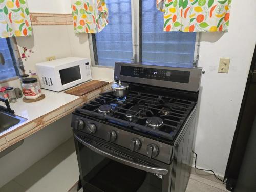 a kitchen with a stove and a microwave at Los Senderos Amados in Bajo Boquete