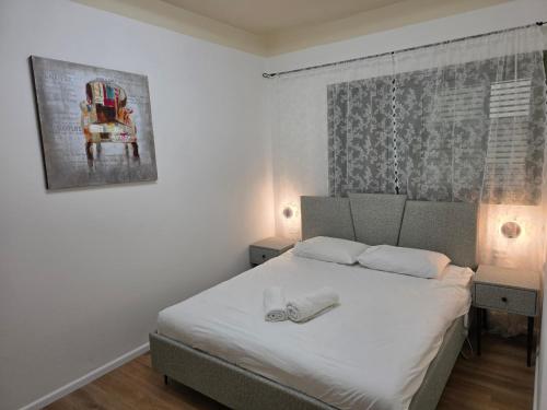 Ένα ή περισσότερα κρεβάτια σε δωμάτιο στο Sunset TLV Apartment - Ben Yehuda 175