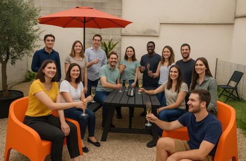 Gäste, die in der Unterkunft Le CoEuR du ViGnObLe Capacité 16 personnes max Venez partager un moment agréable en famille amis couples jeux Pétanque jacuzzi übernachten