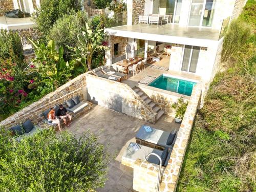 Κήπος έξω από το Gialova Hills - Luxury Villa with Private Pool, Garden & Seaview