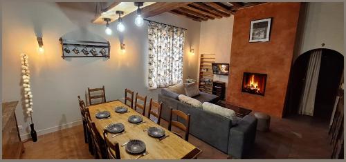 Χώρος καθιστικού στο Maison champètre avec 8 couchage à 35' disney proche studio cinéma TSF 77 au milieu d'un corps de ferme