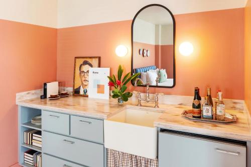 Kuchyň nebo kuchyňský kout v ubytování Hotel Trouvail Miami Beach