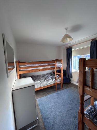 Ένα ή περισσότερα κρεβάτια σε δωμάτιο στο Sunny Rosslare Strand Holiday Home