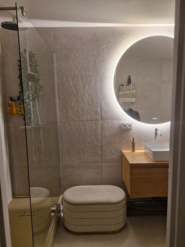 Vannituba majutusasutuses Un spa privatif à 20 minutes de paris