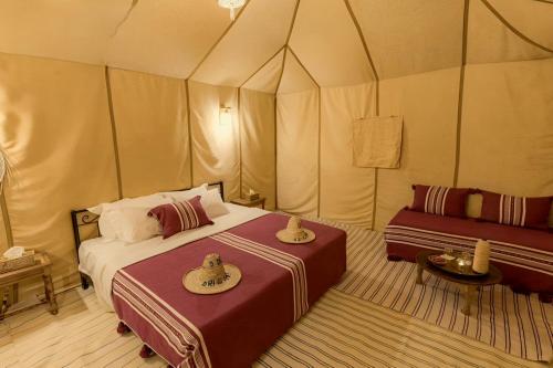 Una cama o camas en una habitación de moroccan izem camp
