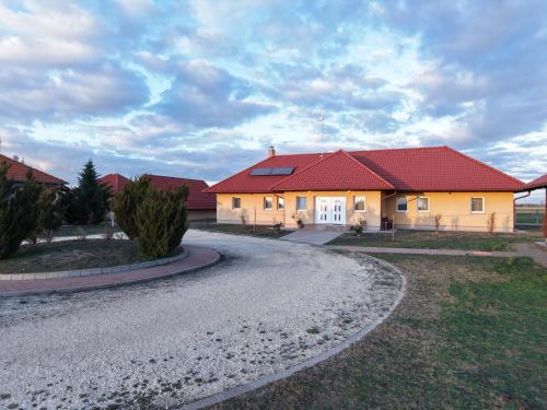 Bencsik Tanya Szentkirály - Szálláshely & Rendezvényház