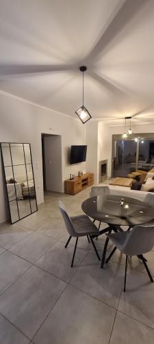 Posezení v ubytování Eleusis luxury flat 2