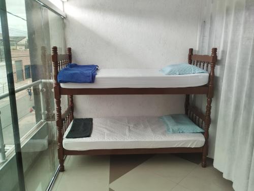 En eller flere senge i et værelse på Studio na praia